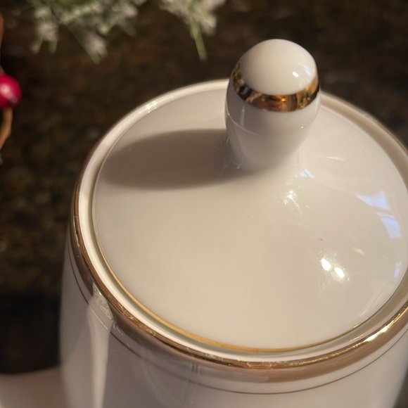 Vintage Royalton China Company Porcelain Teapot with some wear from age and use - Picture 4 of 14